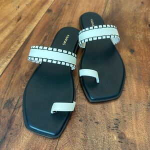 ☀️ NIB KAANAS x Evereve Pirita Toe Ring Sandal